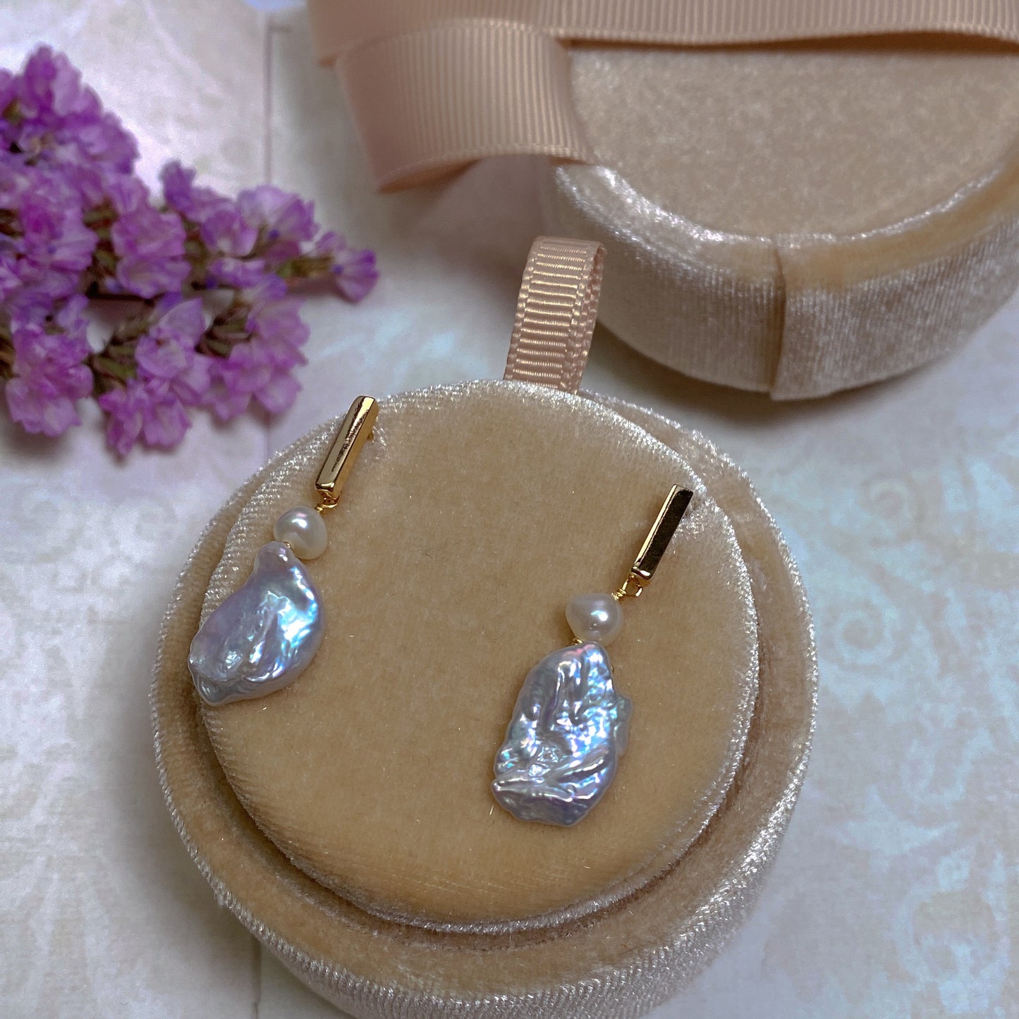 Lulou Freshwater Pearl Baroque Iridescent Minimalist Trendy Earrings