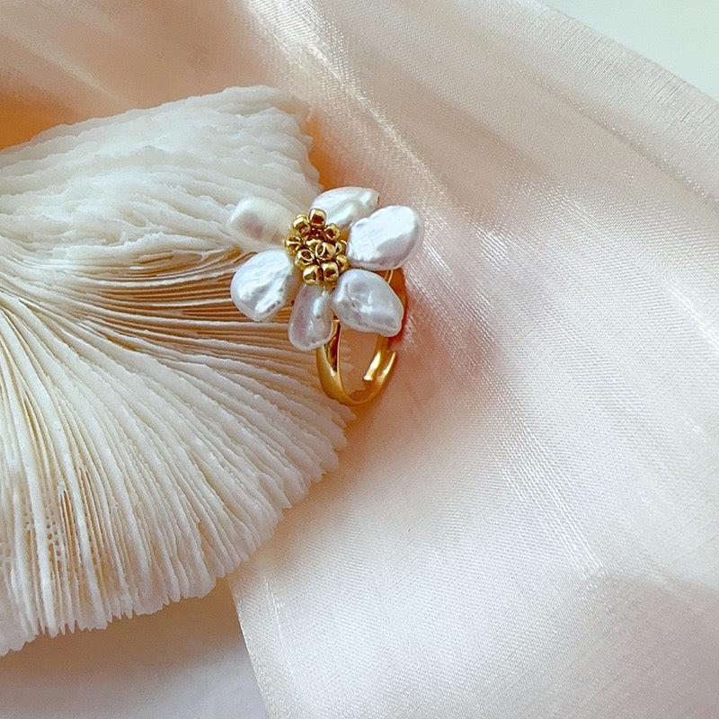 306-Creamy Sweet Natural Baroque Pearl Ring