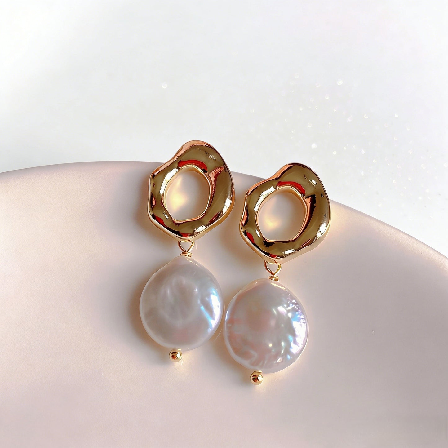 Lulou オーガニック不揃いフープ淡水パールピアス