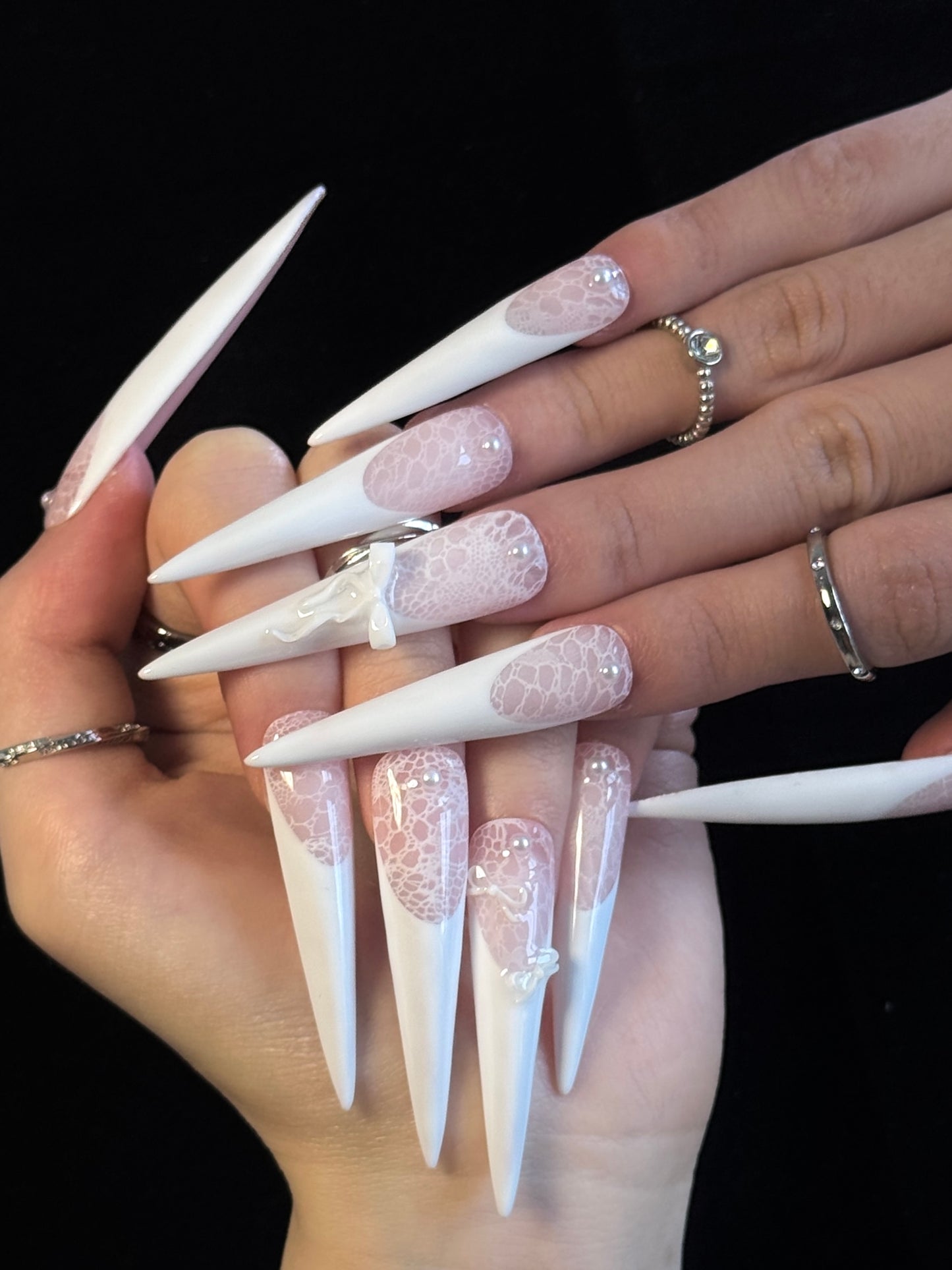 Lulou Balletcore Lace Long Stiletto Fake Nails White 10PCS REUSABLE Handmade Acrylic Press On Nails Elegant 3D Design Trend 2025