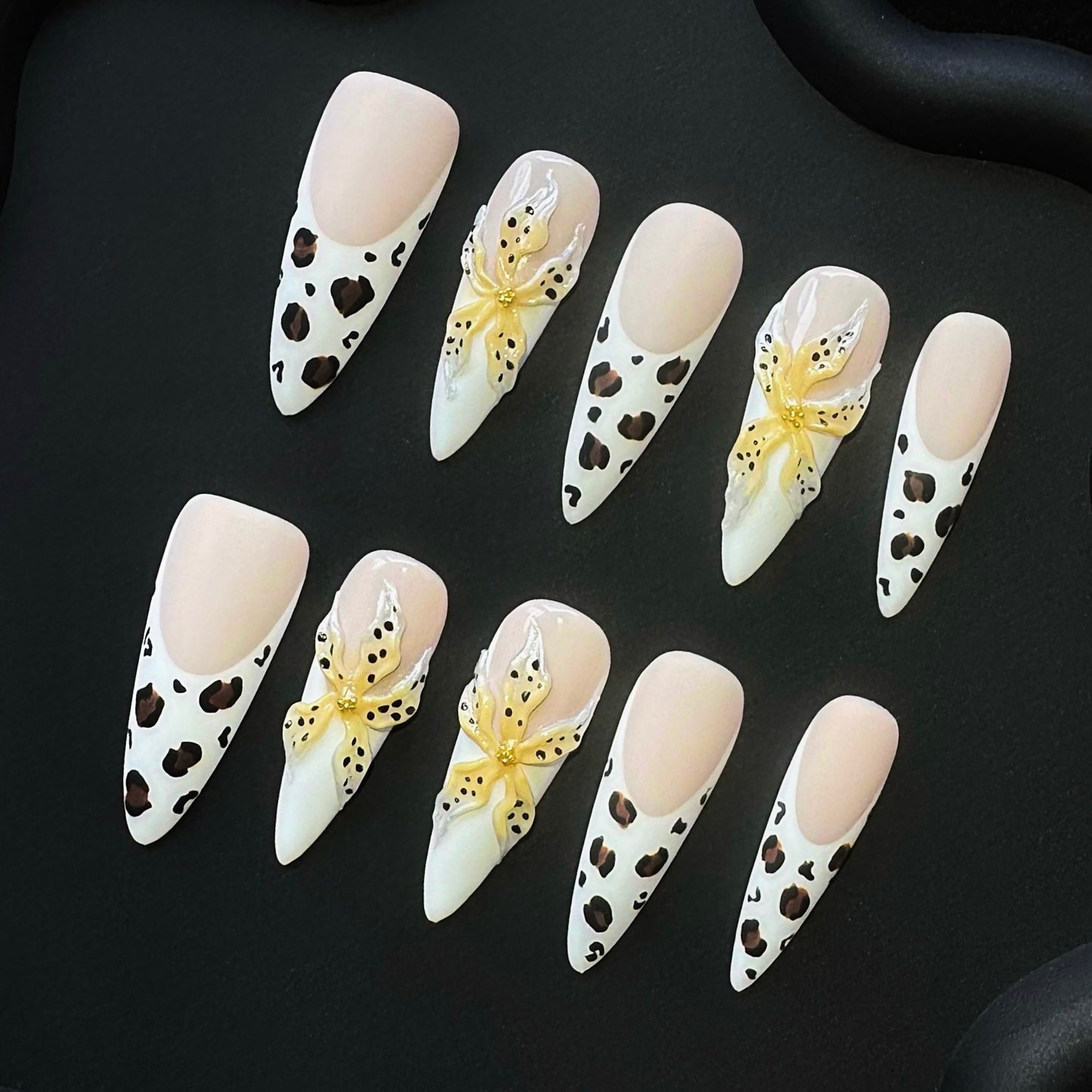 Lulou Daisy Tip Fall French Long Almond Press on Nails White Brown Nude 10PCS REUSABLE Handmade Acrylic Fake Nails Elegant Trend 2025