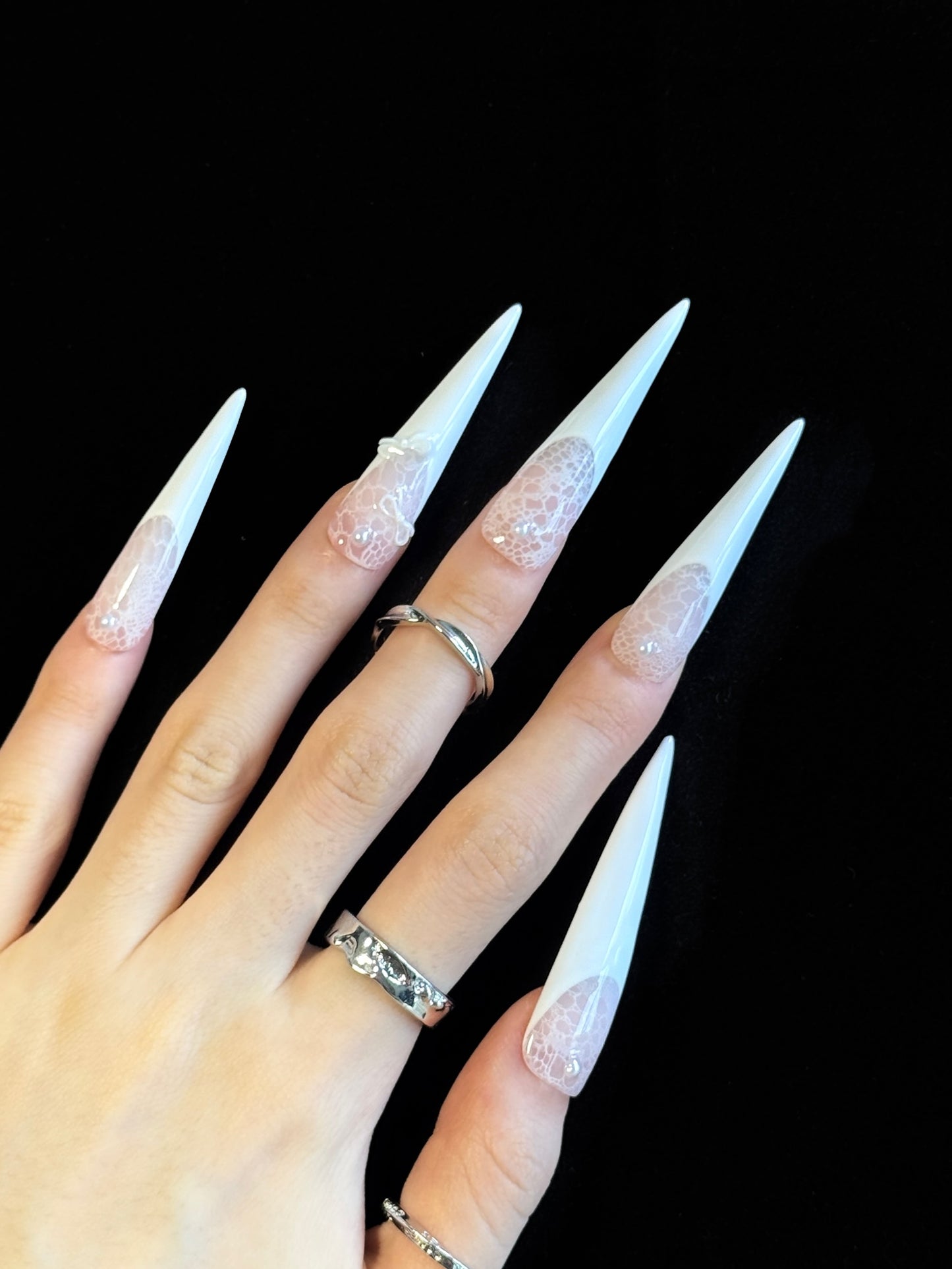Lulou Balletcore Lace Long Stiletto Fake Nails White 10PCS REUSABLE Handmade Acrylic Press On Nails Elegant 3D Design Trend 2025