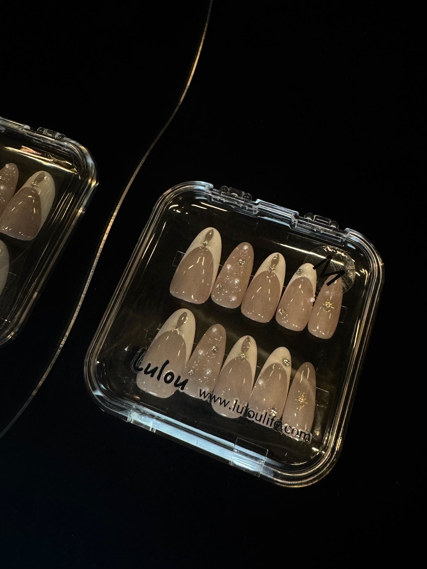 Lulou Luxe French Almond Press on Nails Platinum Gold 10PCS REUSABLE Handmade Acrylic Fake Nails Glamorous Trend 2025