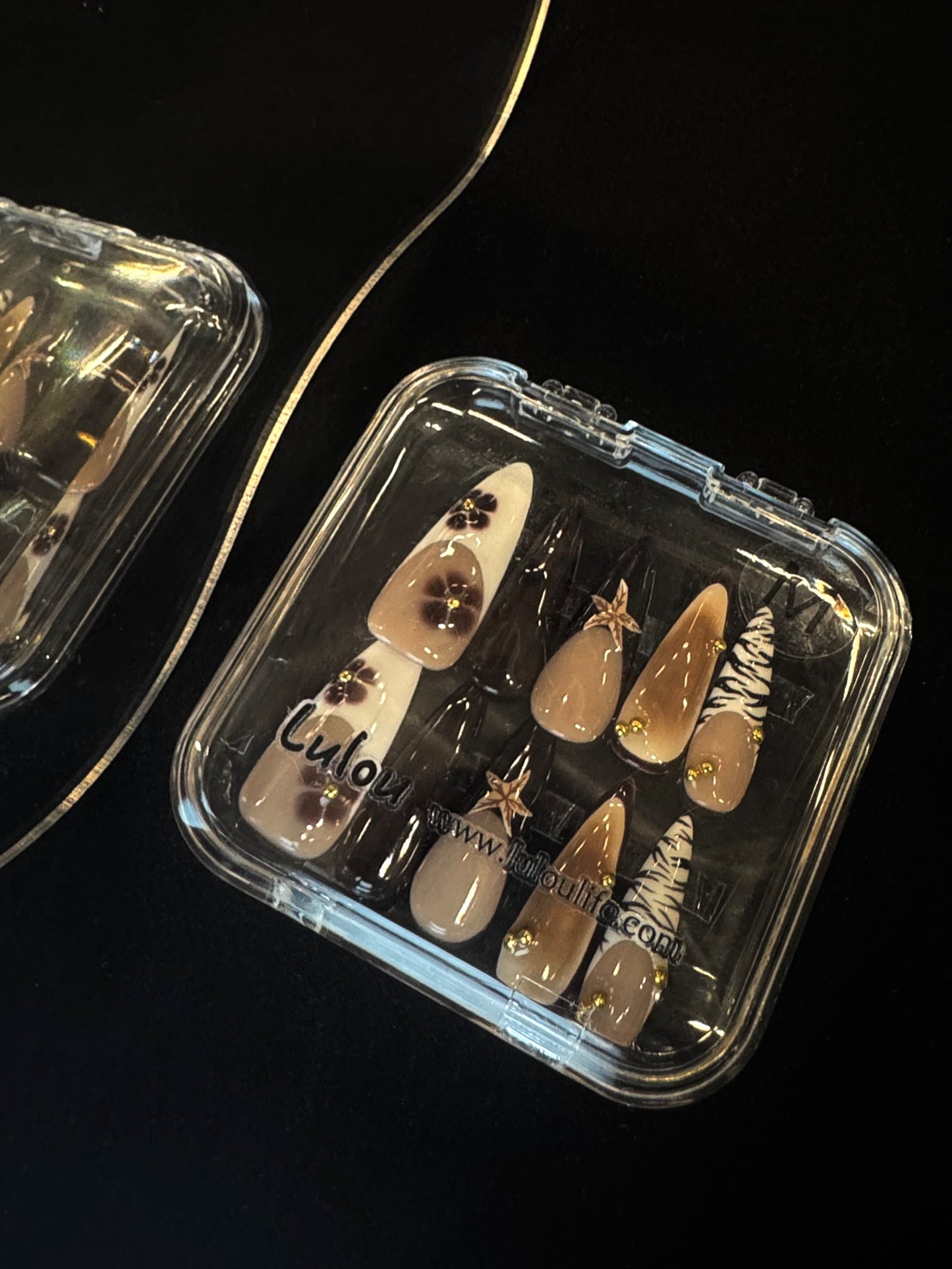 Lulou Amber Glow Fall Long Almond Stiletto Press on Nails Creamy White Brown 10PCS REUSABLE Handmade Acrylic Fake Nails Warm Shine Trend 2025