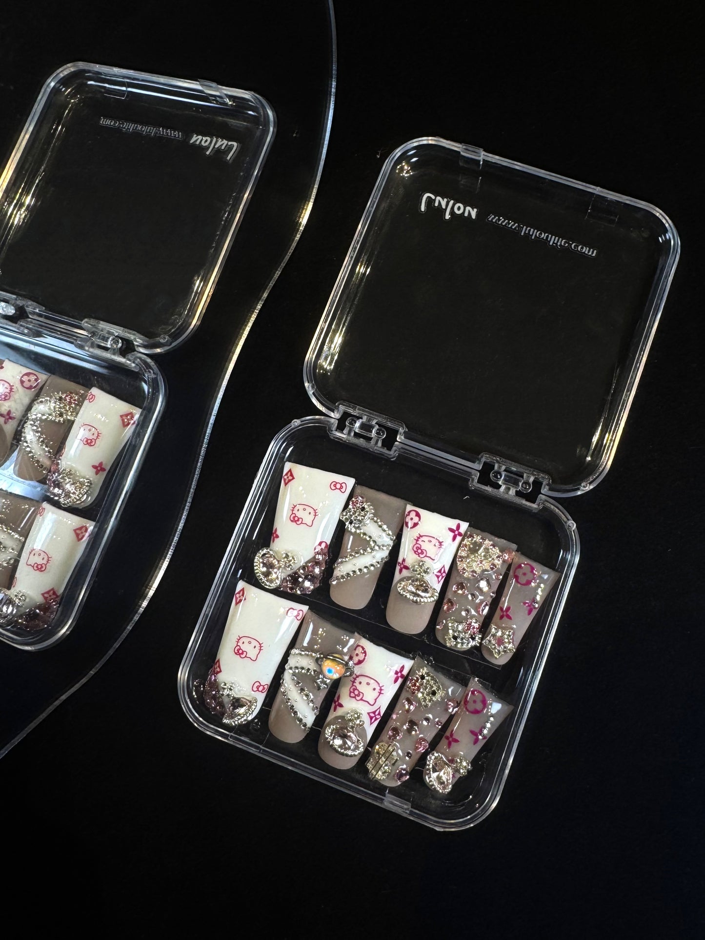 Lulou Love Spark Long Duck Press on Nails Pink Hello Kitty Rhinestone Glam 10PCS REUSABLE Handmade Acrylic Fake Nails Dazzling Trend 2025