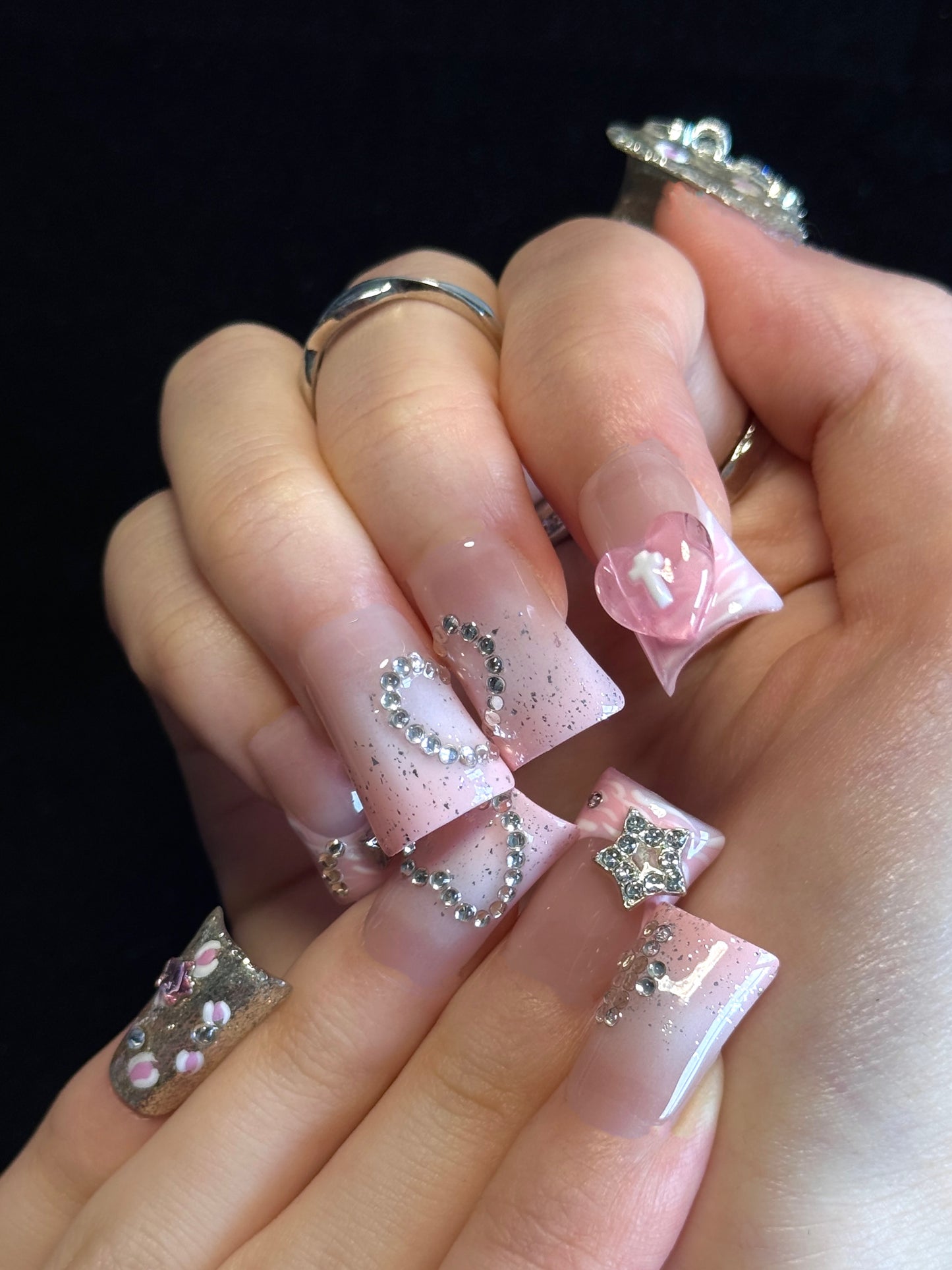 Lulou Crystal Kiss Short Duck Press on Nails Blush Hearts Diamond 10PCS REUSABLE Handmade Acrylic Fake Nails Sweet Sparkle Trend 2025
