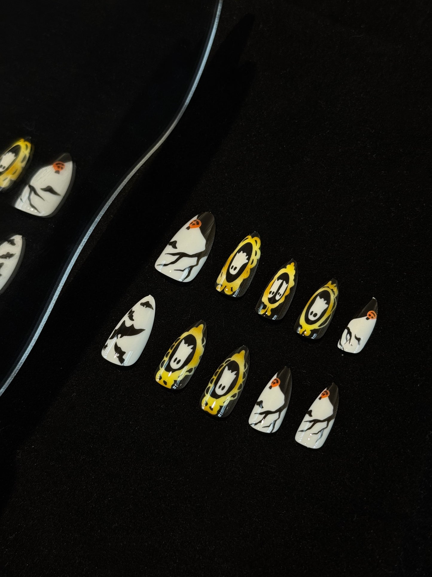 Lulou Haunted Glam Short Almond Oval Press on Nails Black White Glitter 24PCS REUSABLE Acrylic Fake Nails Hand Painted Bat Ghost Halloween Trend 2025