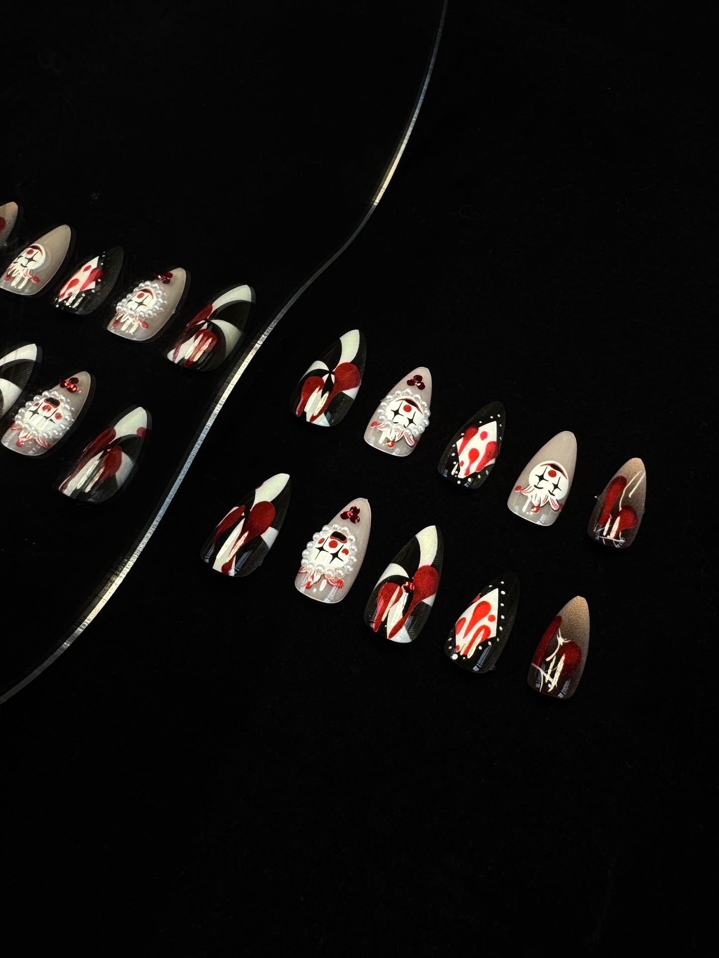 Lulou Bloody Masquerade Short Stiletto Press on Nails Red Black Glitter 24PCS REUSABLE Acrylic Fake Nails 3D Mask Halloween Trend 2025