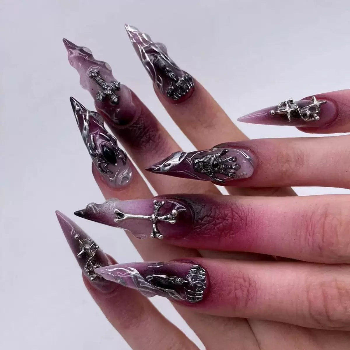 Lulou Witching Hour Glaws Long Pointed Press on Nails Dark Red Black Glow 24PCS REUSABLE Acrylic Fake Nails Silver Black 3D Halloween Charms Halloween Trend 2025