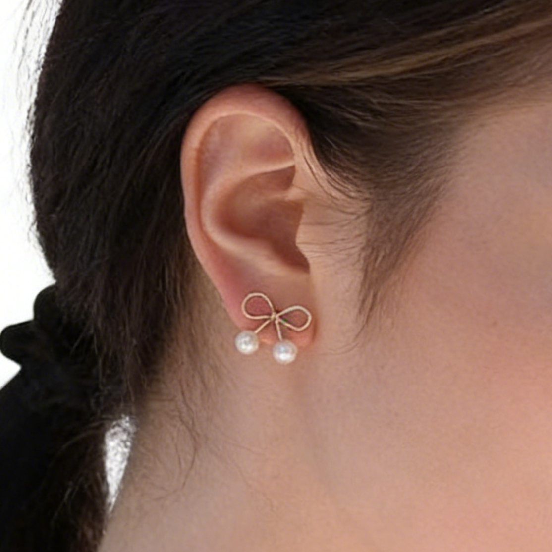 Lulou Elegant Classic Urban Bow Pearl Earrings