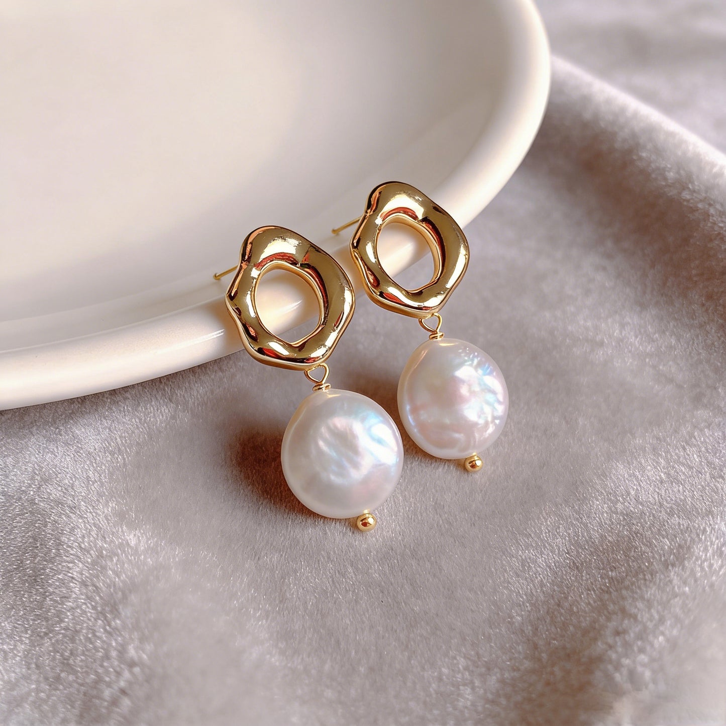 Lulou オーガニック不揃いフープ淡水パールピアス