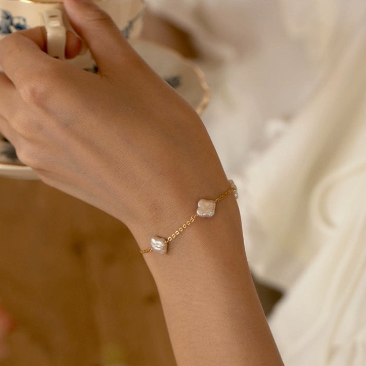 392-Dreamy Flower Natural Four-Leaf Clover Baroque Pearl Bracelet – Minimalist Chic, Starry Silver Design