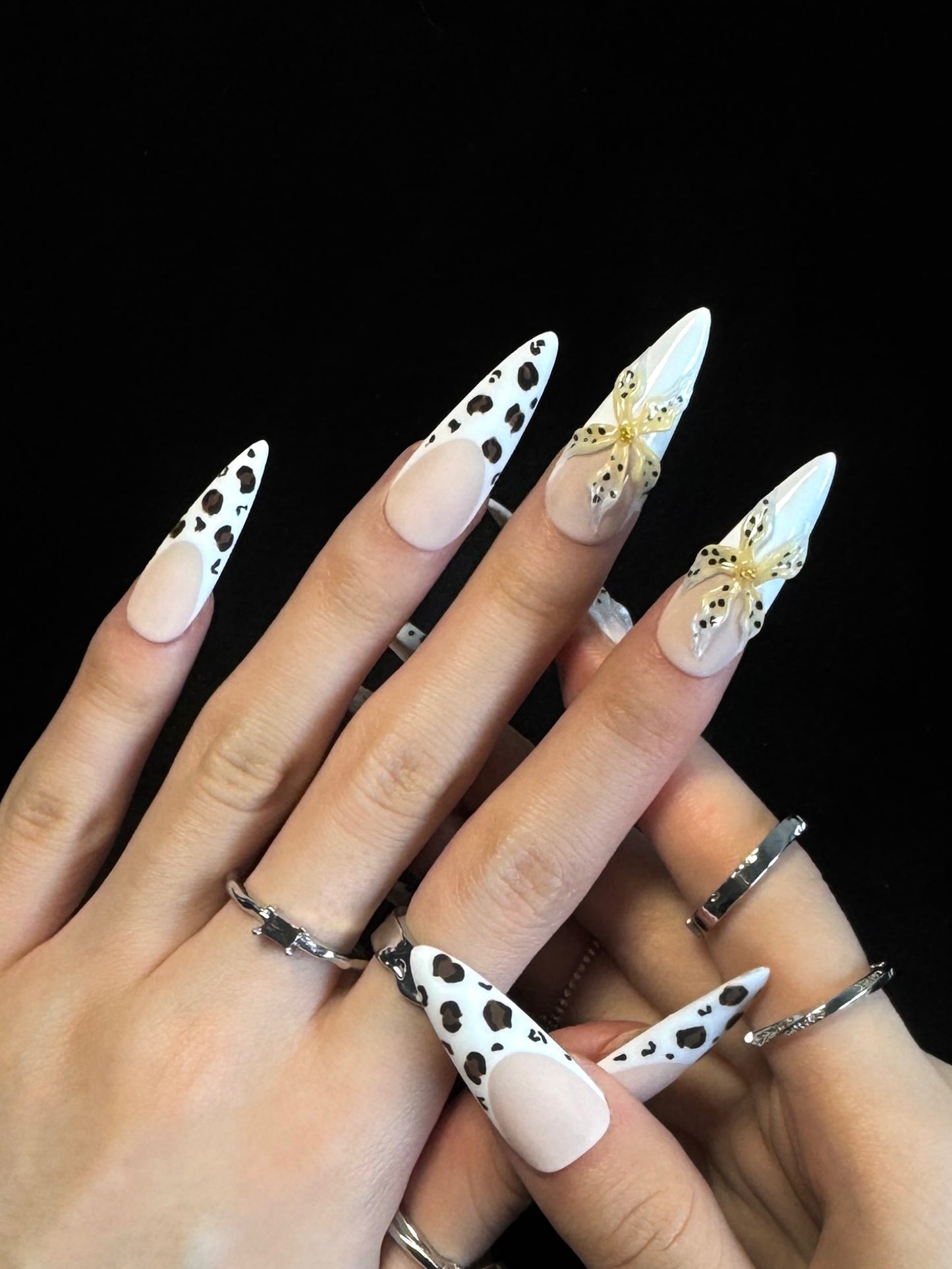 Lulou Daisy Tip Fall French Long Almond Press on Nails White Brown Nude 10PCS REUSABLE Handmade Acrylic Fake Nails Elegant Trend 2025