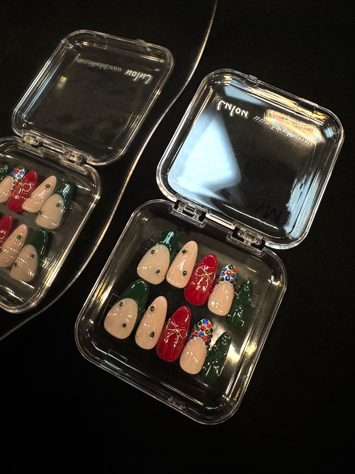 Lulou Berry Noel Long Oval Press On Nails Red Green Contrast Color Diamond Bow Embellishment Handmade Acrylic 10PCS Christmas Winter Holiday Trend 2025