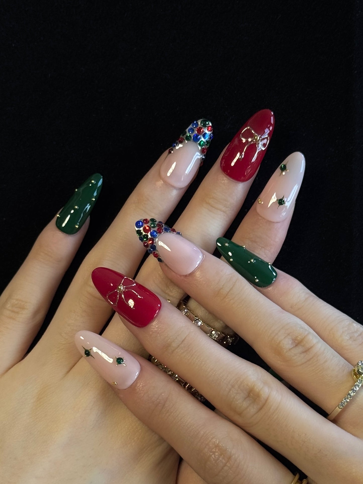 Lulou Berry Noel Long Oval Press On Nails Red Green Contrast Color Diamond Bow Embellishment Handmade Acrylic 10PCS Christmas Winter Holiday Trend 2025