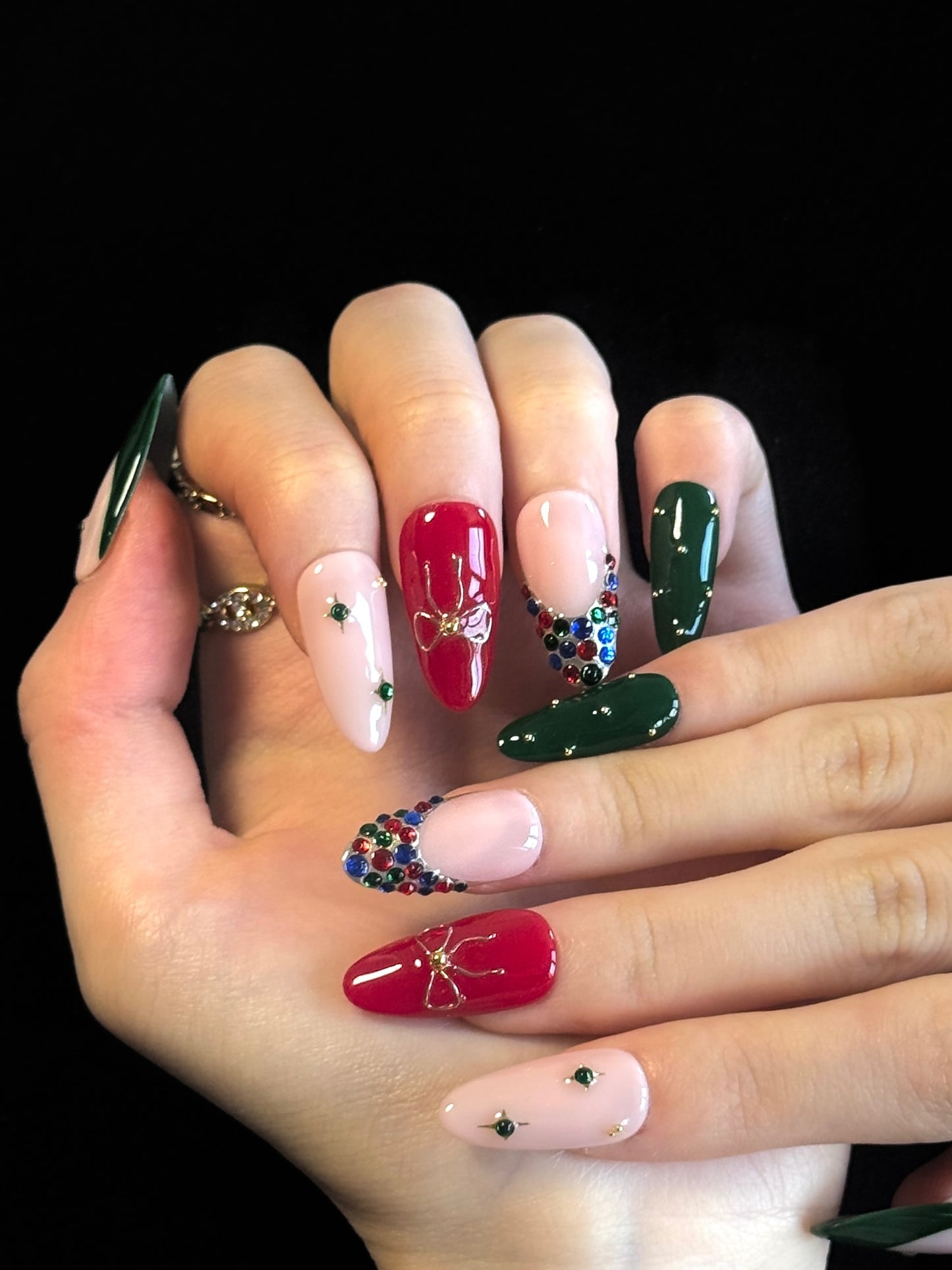 Lulou Berry Noel Long Oval Press On Nails Red Green Contrast Color Diamond Bow Embellishment Handmade Acrylic 10PCS Christmas Winter Holiday Trend 2025