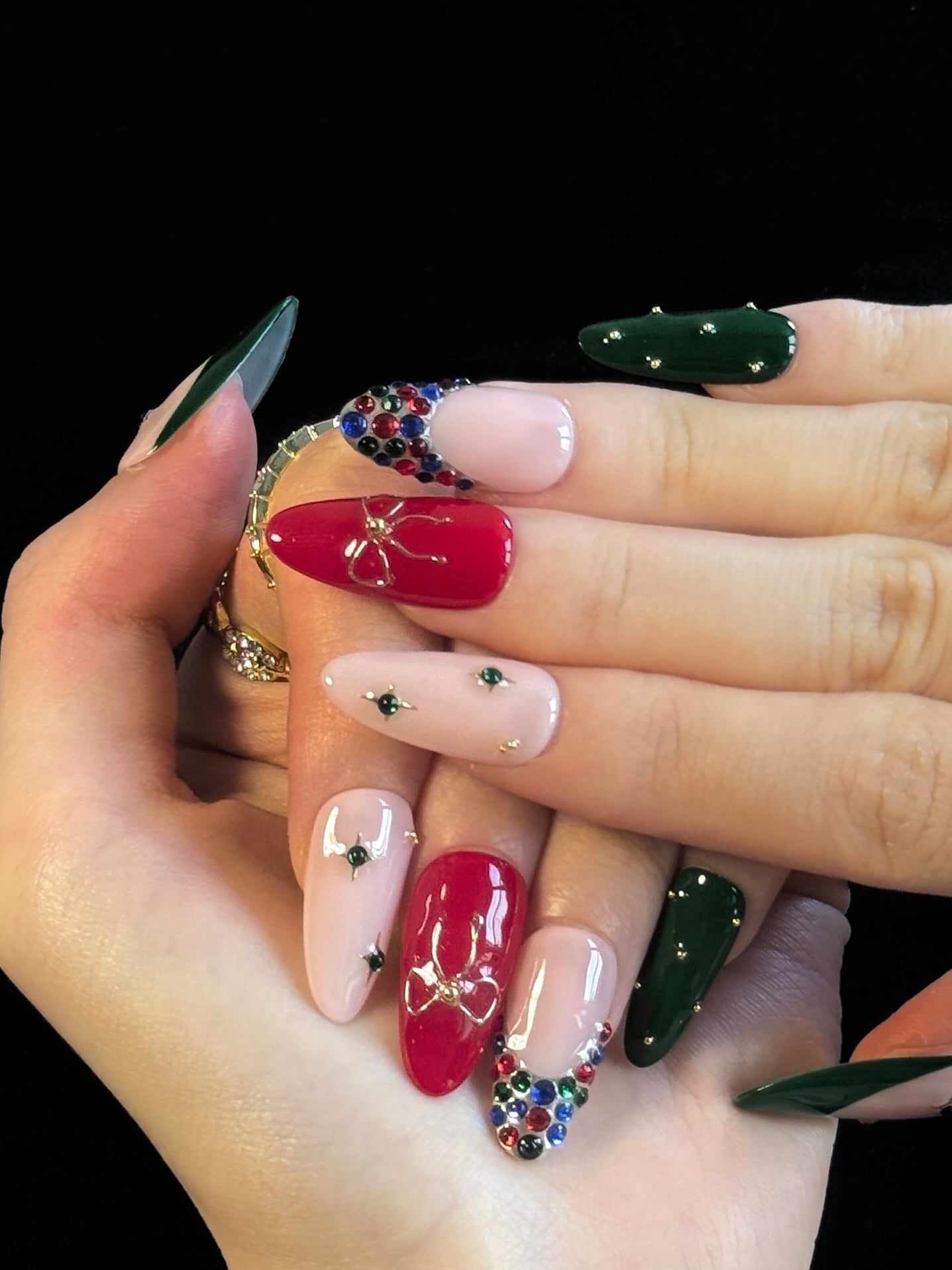 Lulou Berry Noel Long Oval Press On Nails Red Green Contrast Color Diamond Bow Embellishment Handmade Acrylic 10PCS Christmas Winter Holiday Trend 2025
